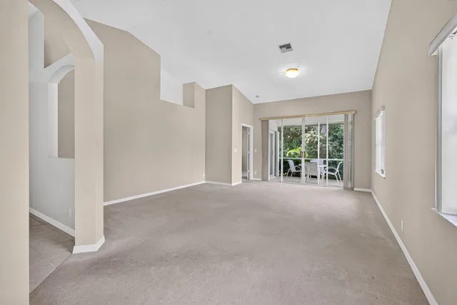 Residence photo 4