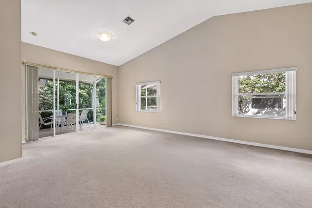 Residence photo 5