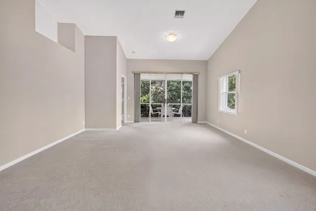 Residence photo 6