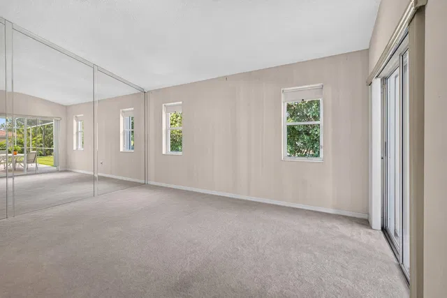 Residence photo 22