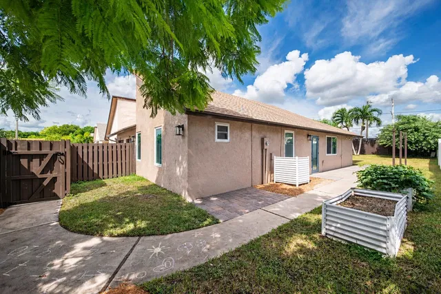 Residence photo 3