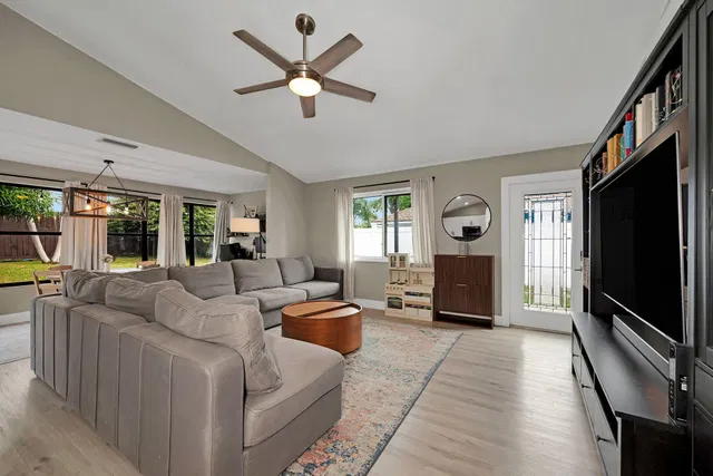 Residence photo 10