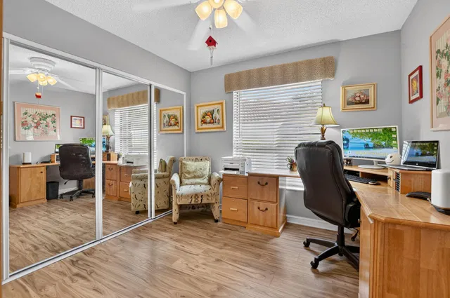 Thornhill Green Residence photo 26