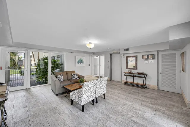 Boca Raton Unit 305 photo 4