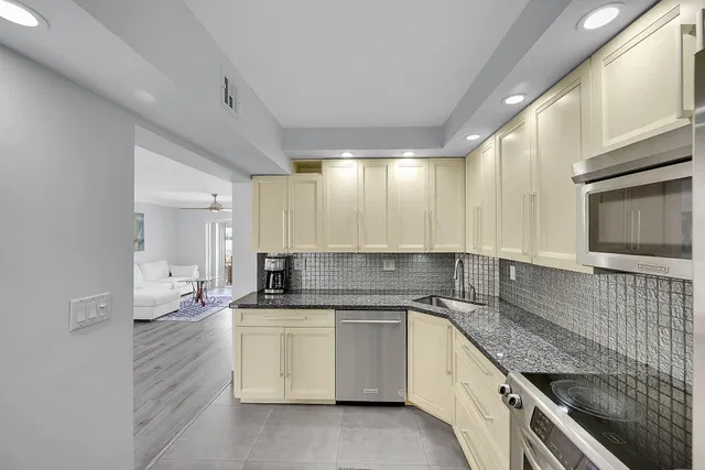 Boca Raton Unit 305 photo 14