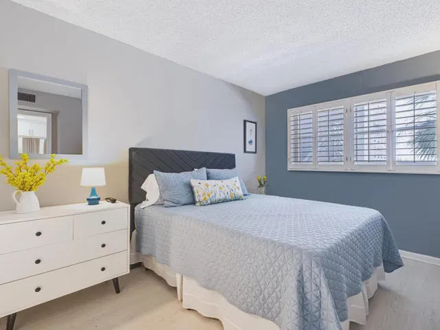 Unit 308 photo 17