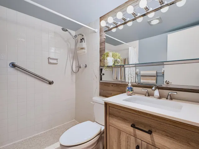 Unit 308 photo 19