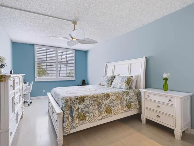 Unit 308 photo 20