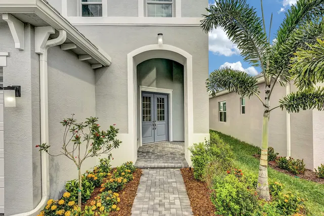 Residence photo 3