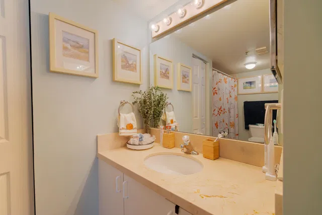 Unit 109 photo 10