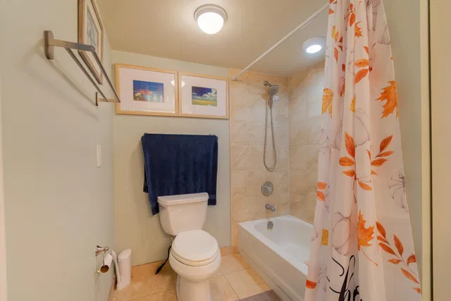 Unit 109 photo 11