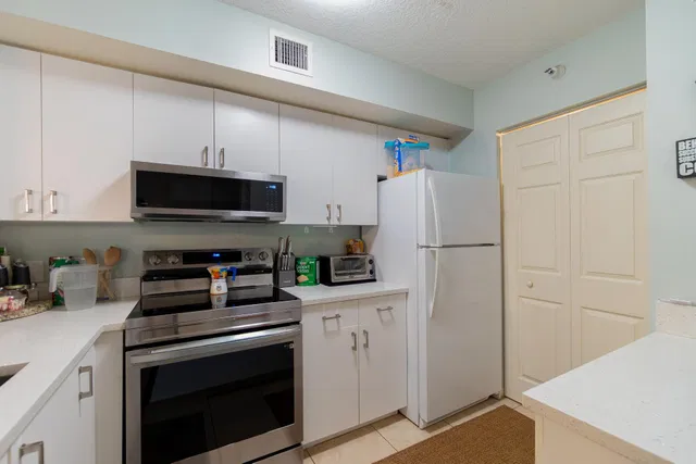 Unit 109 photo 17