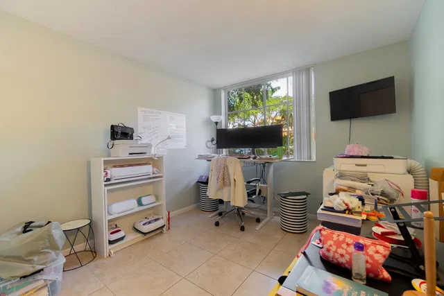 Unit 109 photo 18
