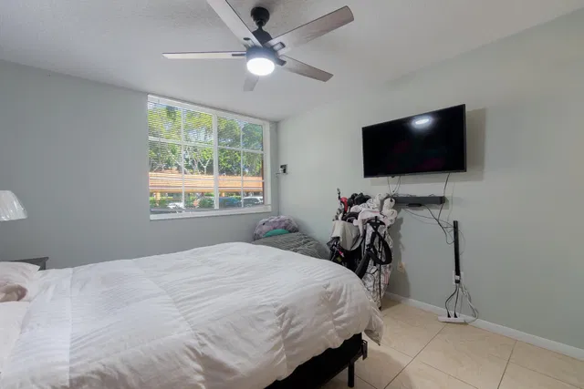Unit 109 photo 21