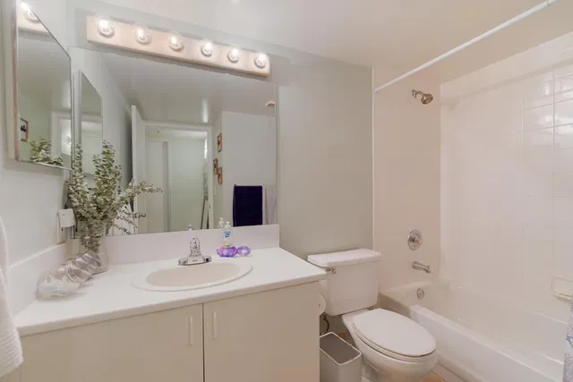 Unit 109 photo 22