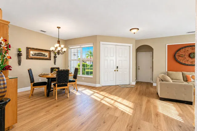 Residence photo 22