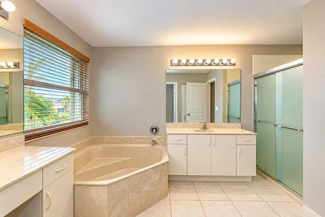 Residence photo 43