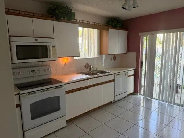 Unit 404 photo 6