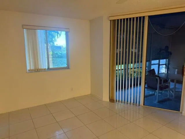 Unit 404 photo 11
