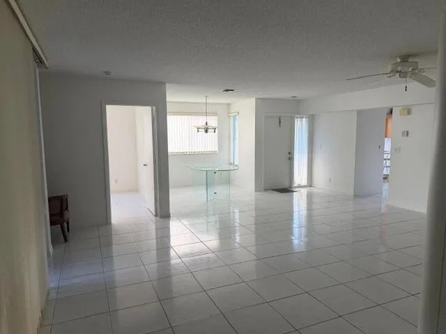 Unit 404 photo 14