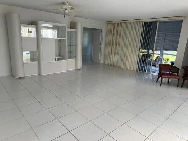 Unit 404 photo 15