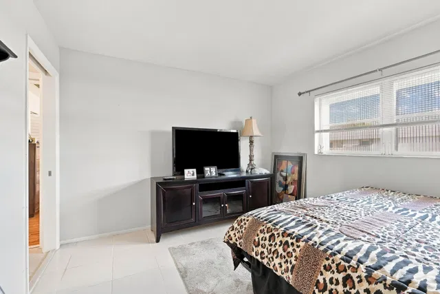Unit 32 photo 11