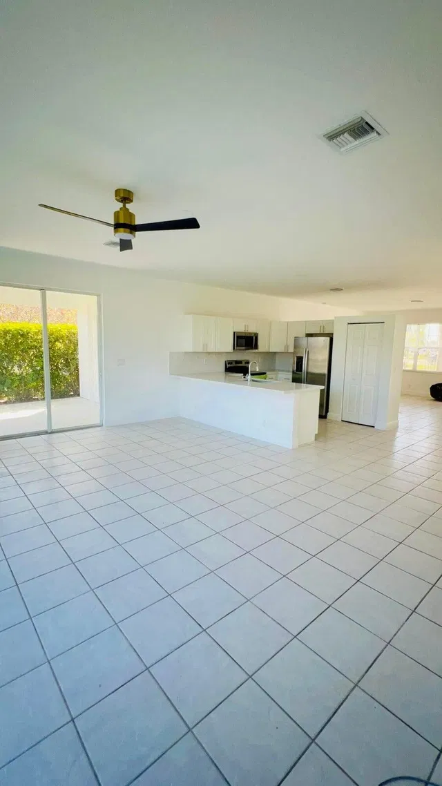 Residence photo 3