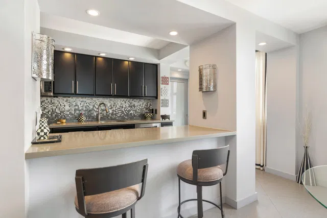 Unit 1411 photo 6