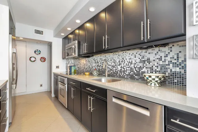 Unit 1411 photo 7