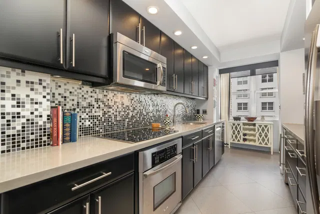 Unit 1411 photo 9
