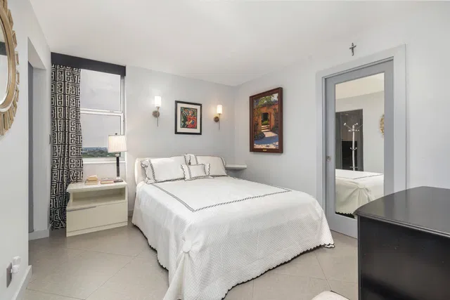 Unit 1411 photo 10