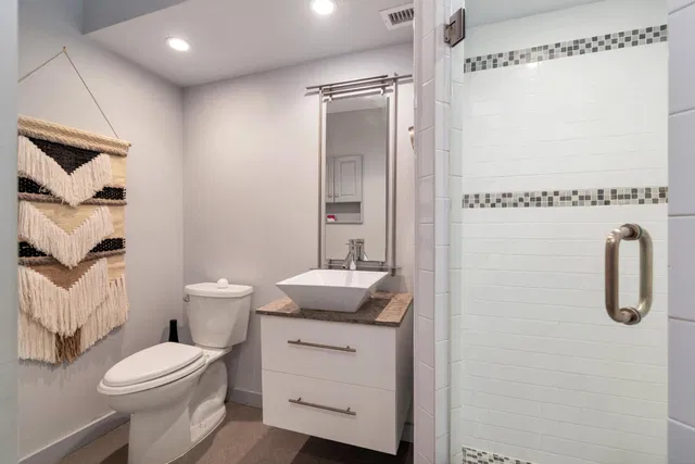 Unit 1411 photo 11