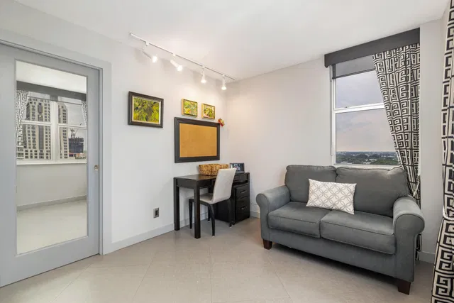 Unit 1411 photo 13