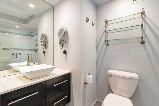 Unit 1411 photo 14