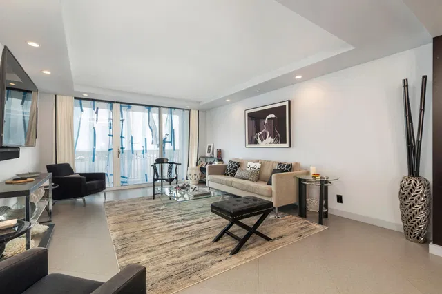 Unit 1411 photo 25