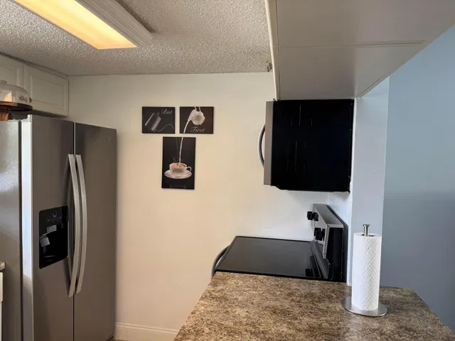 Unit B photo 3