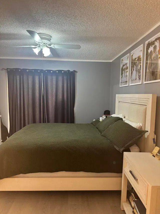 Unit B photo 17