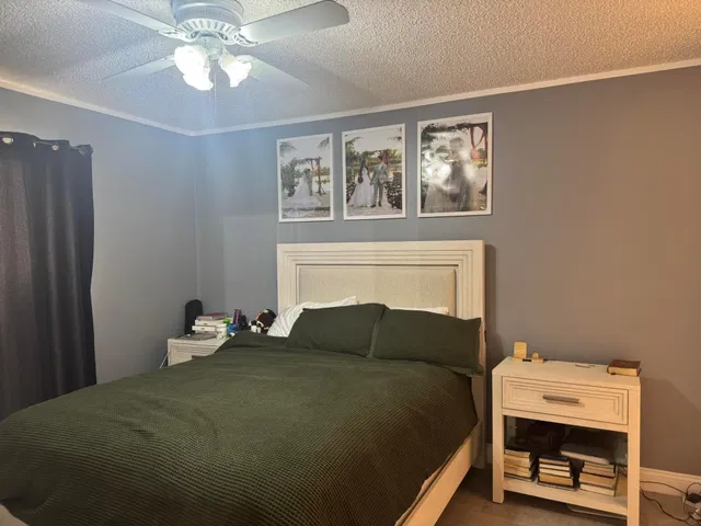 Unit B photo 18