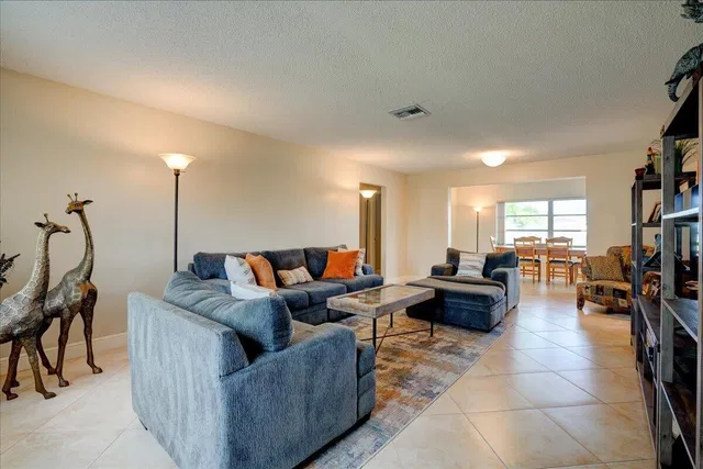 Residence photo 5