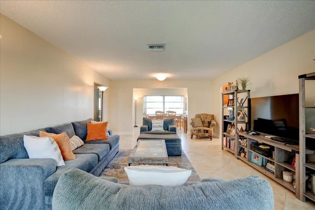 Residence photo 6