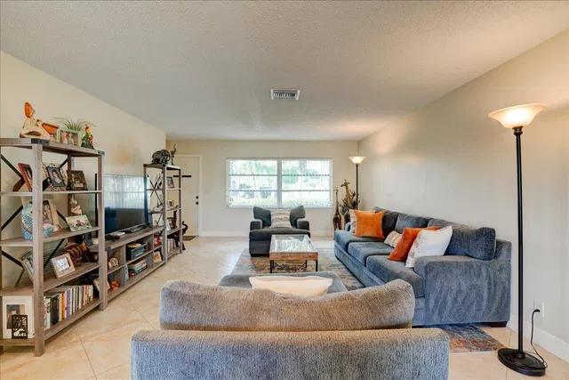 Residence photo 11