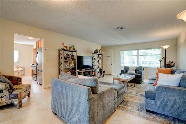 Residence photo 12