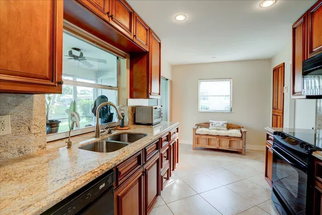 Residence photo 18