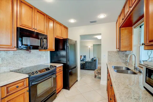 Residence photo 24