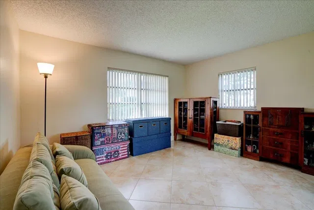 Residence photo 32