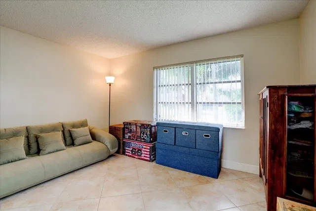 Residence photo 33