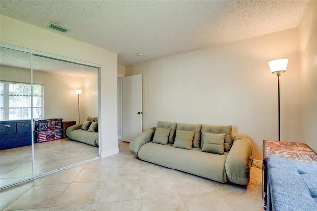 Residence photo 35