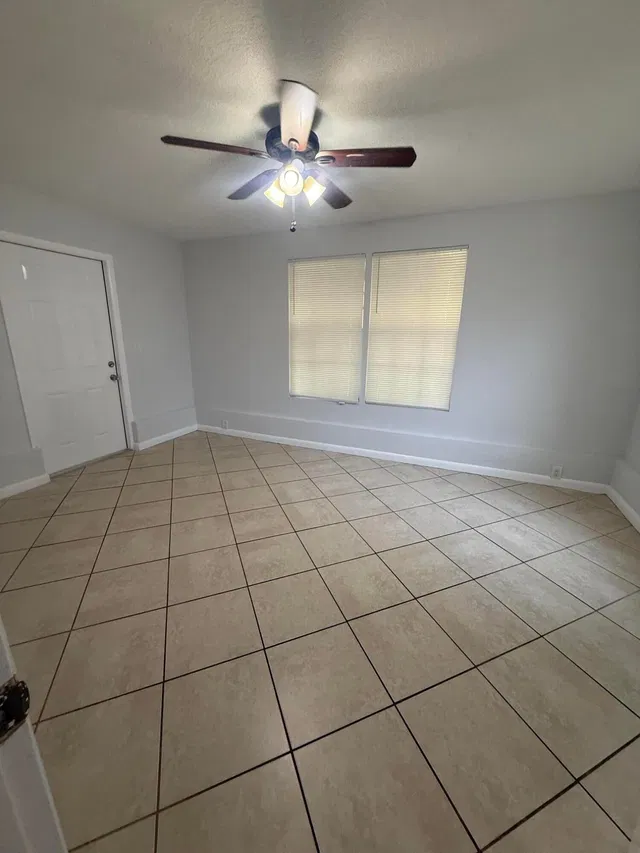 Residence photo 12