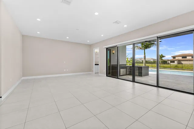 Residence photo 5