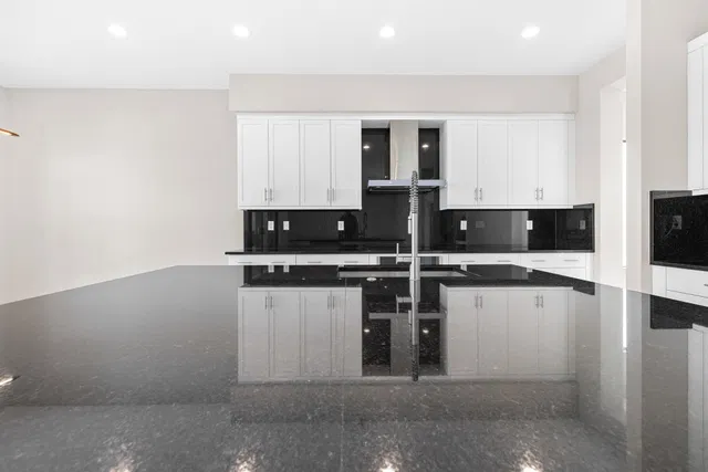 Residence photo 12